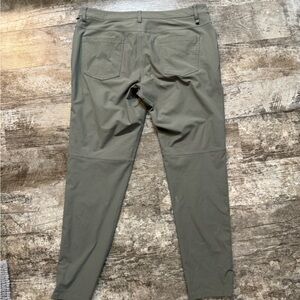 Lululemon ABC 5 Pock Pants - Green - 36x32